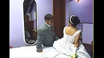 Молодая невеста сняла длинную фату и отдалась в жопу счастливому мужу